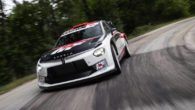 La toute nouvelle Lancia Ypsilon Rally2 HF Integrale roulera en mondial dès la saison 2026 ! Après avoir présenté sa nouvelle auto début septembre, la marque italienne vient d’officialiser ce […]