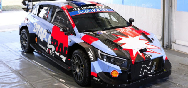 Après la présentation officielle de la livrée 2026 de la Hyundai i20 Rally1 le 15 janvier, puis une modification le lendemain, la « déco » a de nouveau évolué et semble cette [&hellip;]