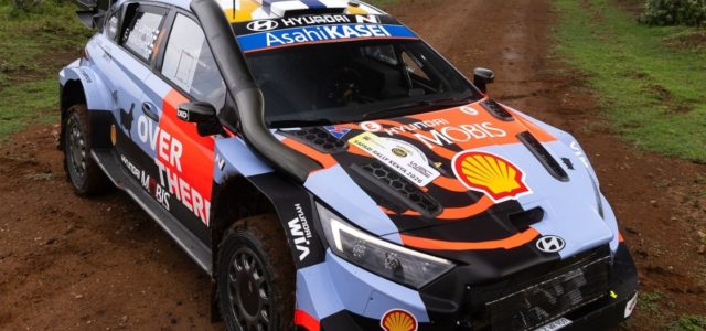 Alors que la troisième épreuve du championnat du monde des rallyes 2026 démarre ce jeudi matin sur les pistes en terre du Kenya, Hyundai Motorsport a présenté aujourd&rsquo;hui une livrée [&hellip;]