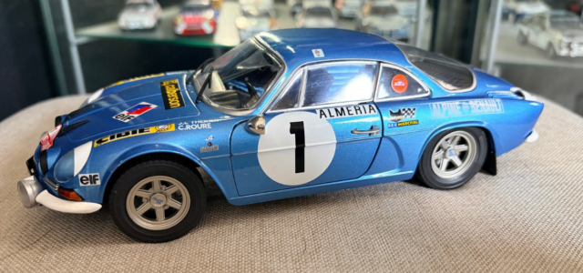 Devenue désormais une légende en rallye, l&rsquo;Alpine A110 « 1600S blue » a débuté en 1972 avec l&rsquo;écurie Alpine-Renault au rallye Monte-Carlo. Jean-Luc Thérier qui avait terminé à la deuxième place la [&hellip;]